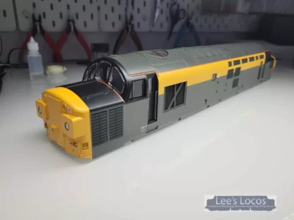 Heljan O gauge dutch liveried class 37 body